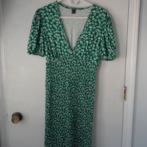 Green and white floral scrunch dress